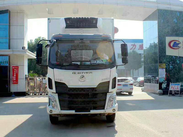 柳汽乘龍7 8米貨廂冷藏車(chē)