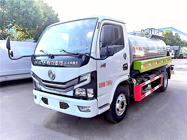 東風(fēng)D6灑水車，東風(fēng)D7霧炮車配色顯個(gè)性