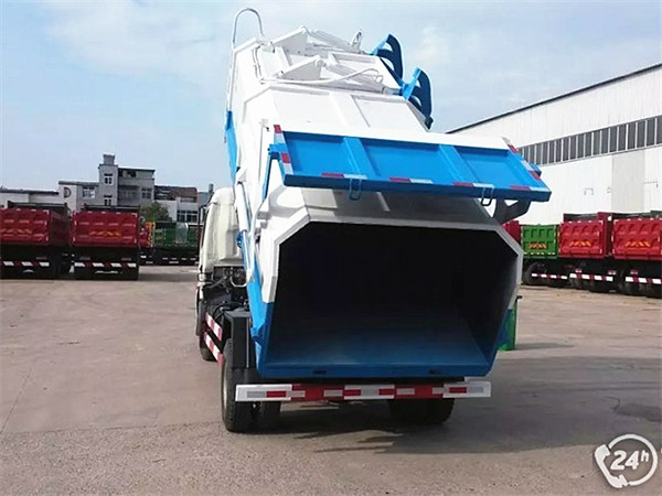國(guó)五東風(fēng)自裝卸式垃圾車